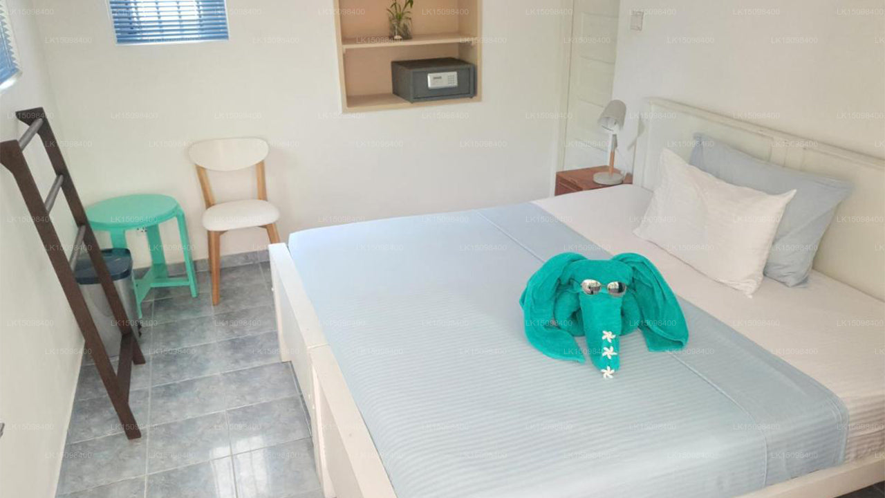 Neela's Guest House & Beach Restaurant, Hikkaduwa