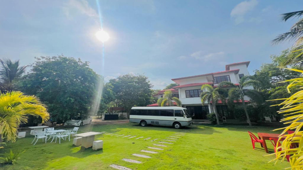 Bay Beach Albergo, Trincomalee