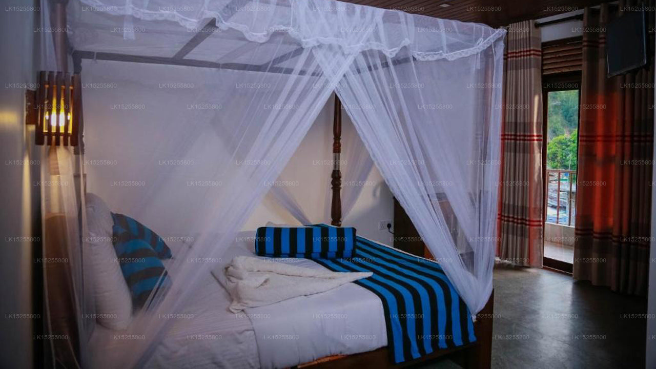 Grand Ella Motel, Ella