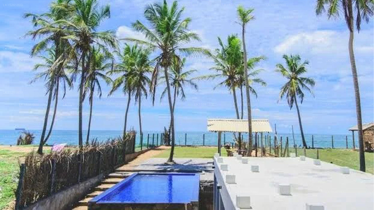 Una J Villa, Pamunugama