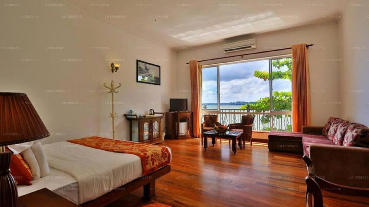 Centuria Lake Resort, Embilipitiya