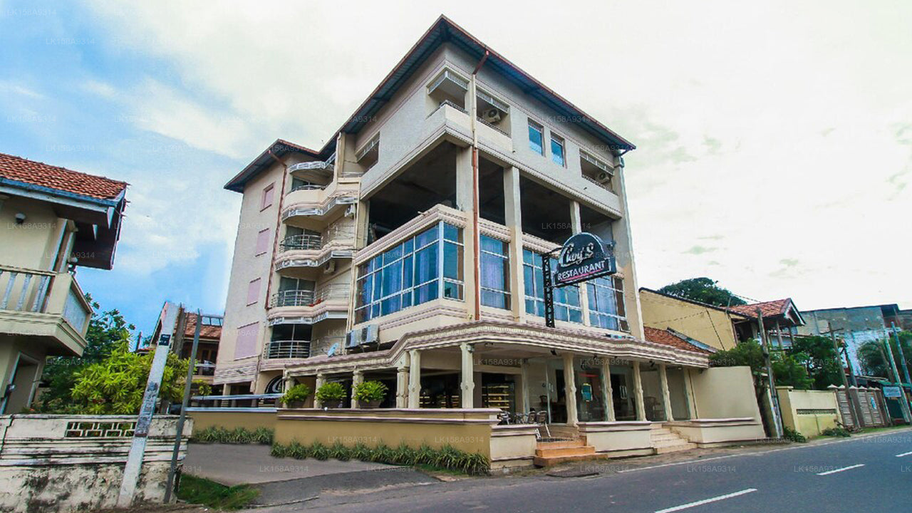 OYO 317 Choy's Waterfront Residence, Negombo