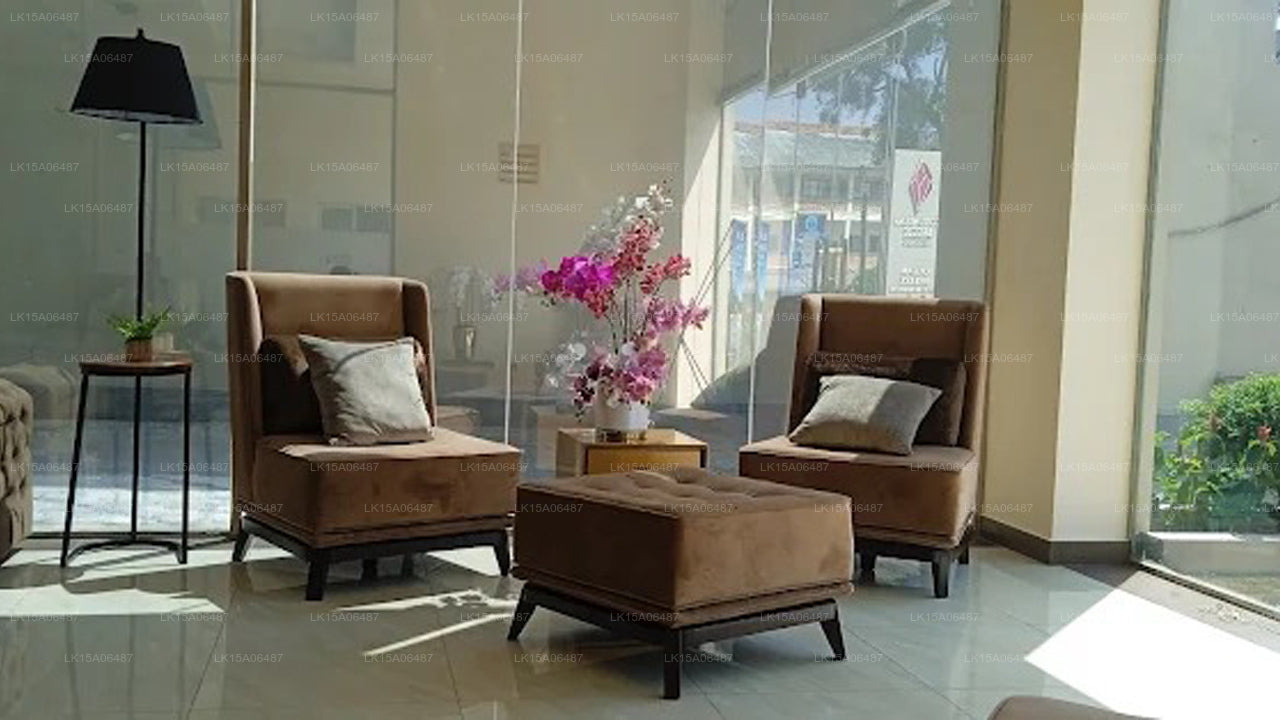 Corundum Breeze, Negombo