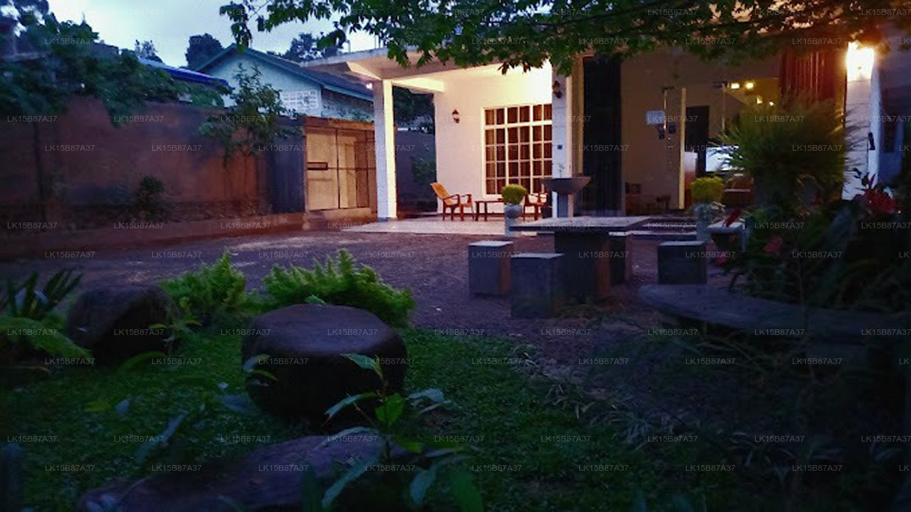 River Front Home Stay, Udawalawe