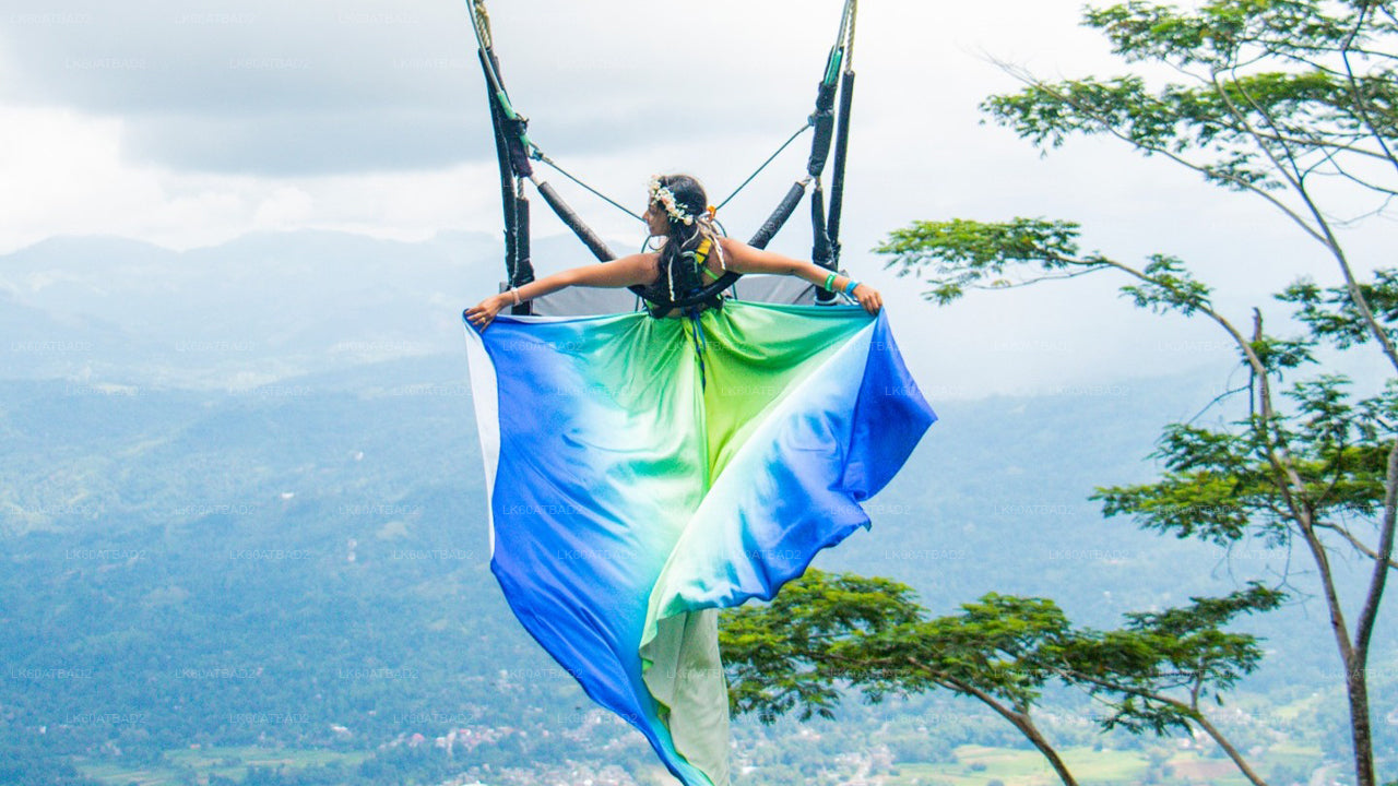 Altalena ad Ambuluwawa con vista panoramica su Kandy