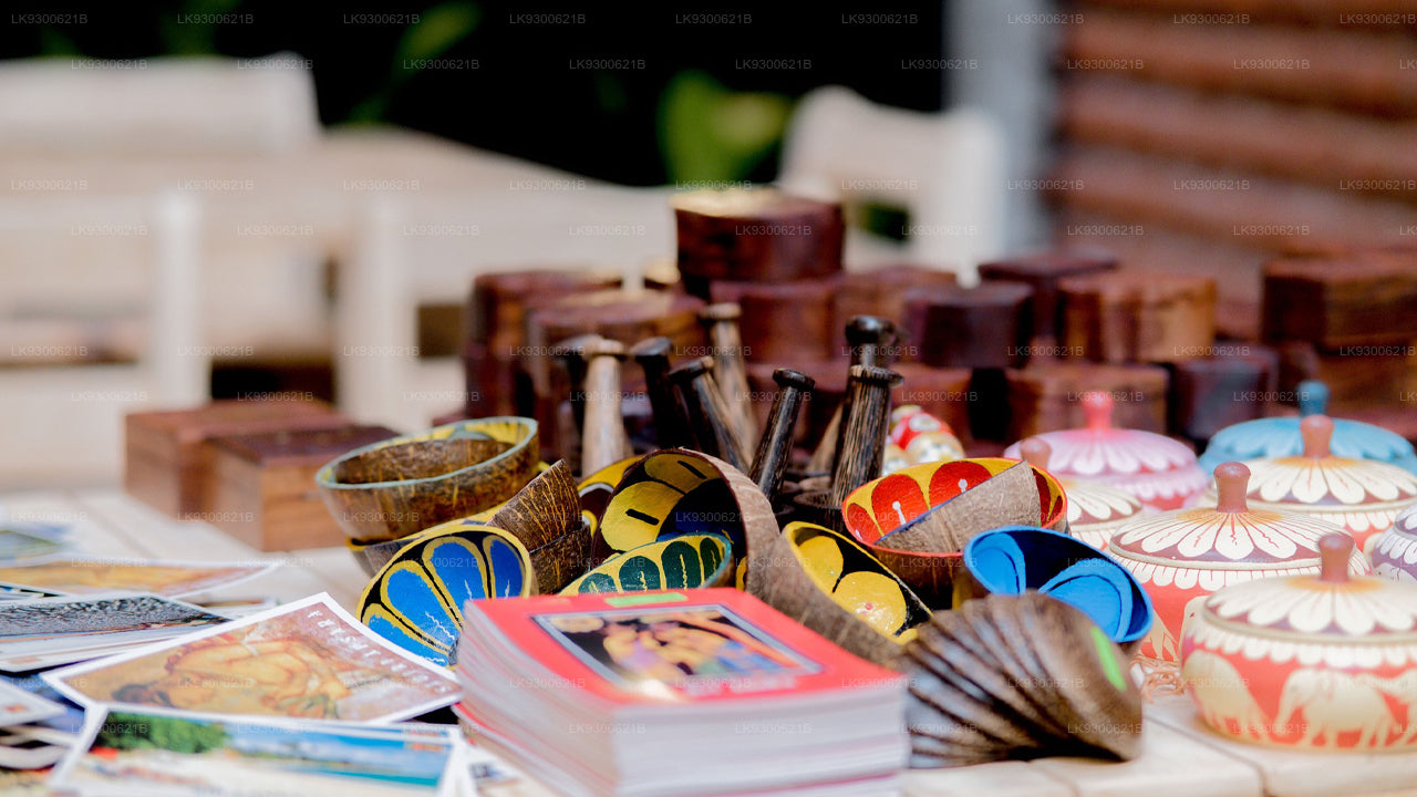 Esperienze pratiche di lavorazione di gusci di cocco e bambù a Sigiriya