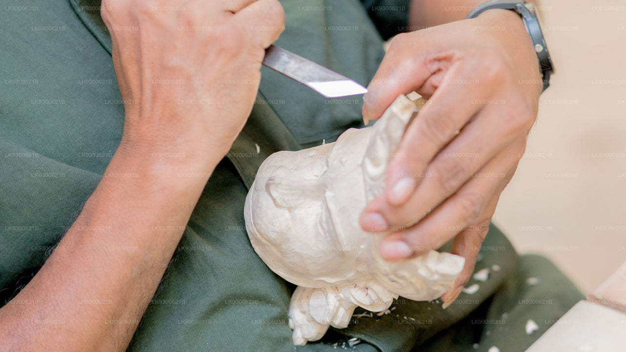Esperienze pratiche di lavorazione di gusci di cocco e bambù a Sigiriya